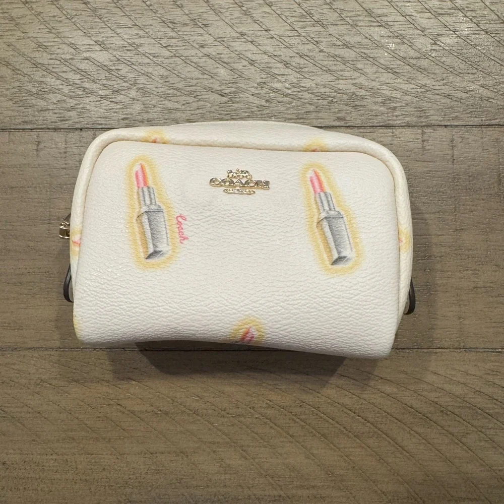 Coach Pouch 🩷 - Picture 1 of 7